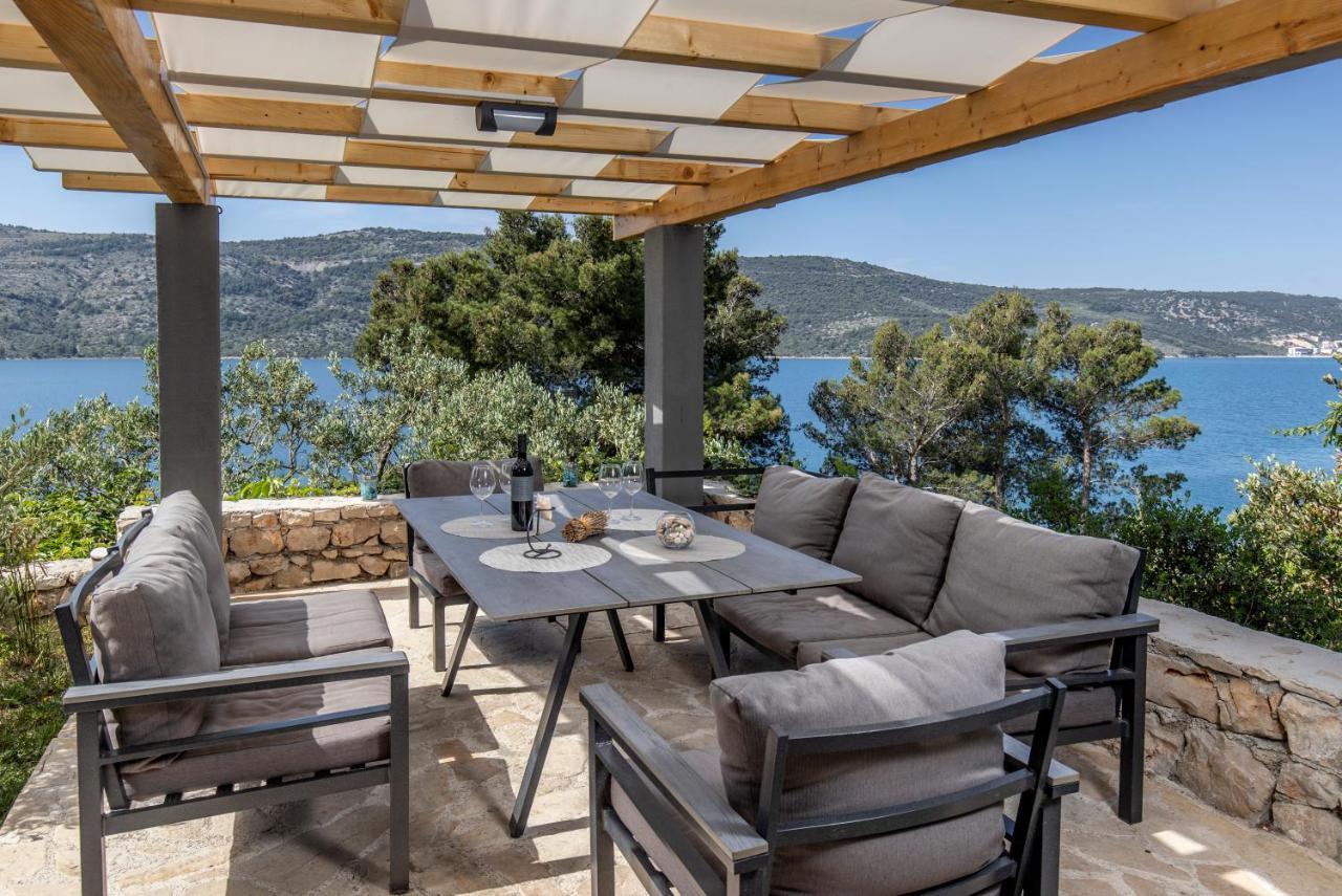 מרינה Villa Regina With Heated Pool And Sea View מראה חיצוני תמונה