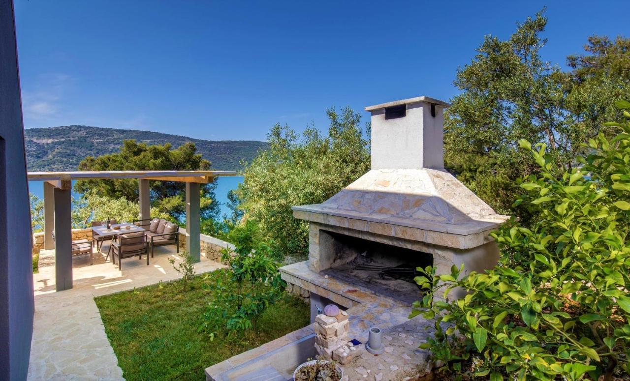 מרינה Villa Regina With Heated Pool And Sea View מראה חיצוני תמונה
